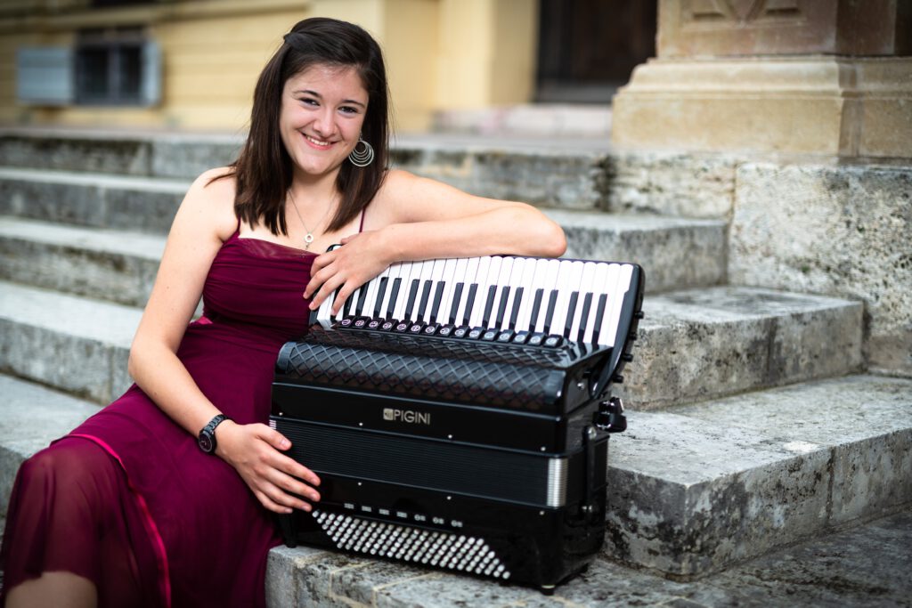 sonja mit akkordeon